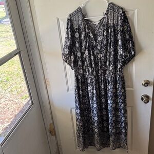 Lucky Brand Black and White Maxi Dress with V-Neck